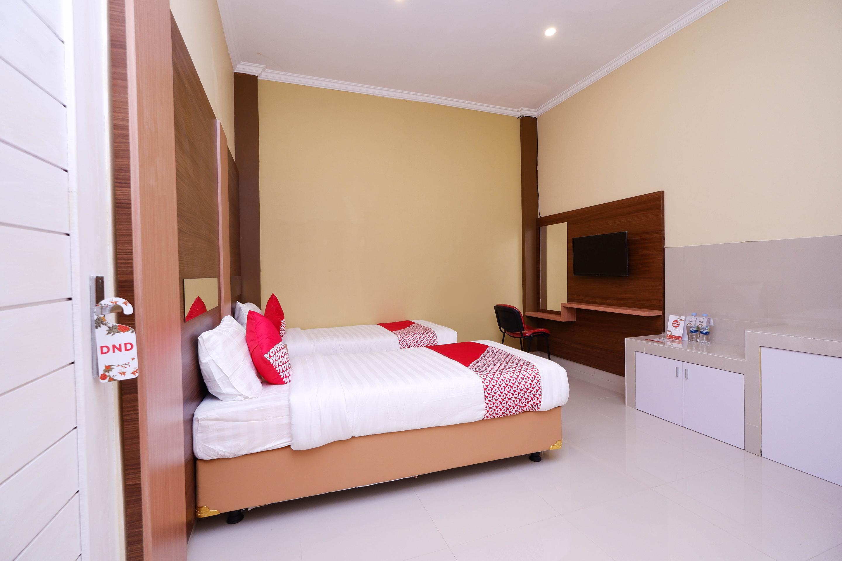 Hotel Super Oyo 1506 Shabrina 2 Syariah Solo Exterior foto