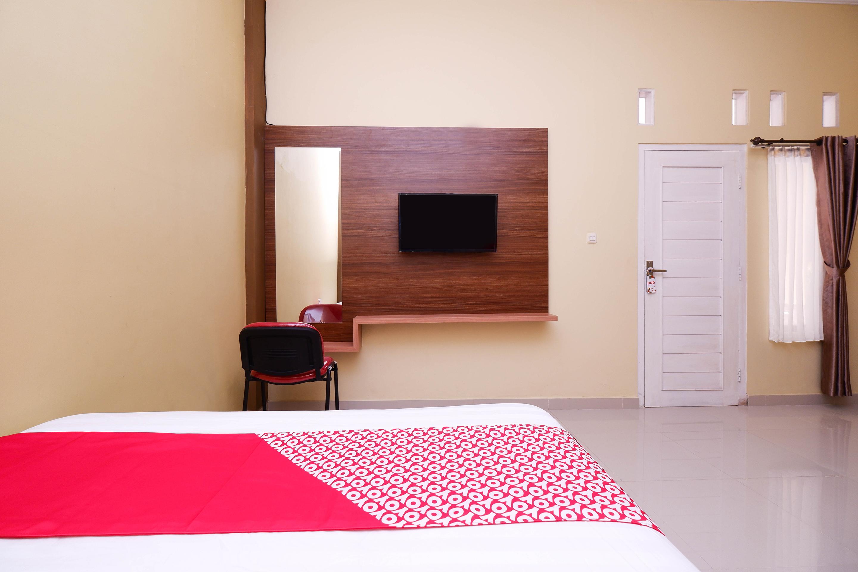 Hotel Super Oyo 1506 Shabrina 2 Syariah Solo Exterior foto