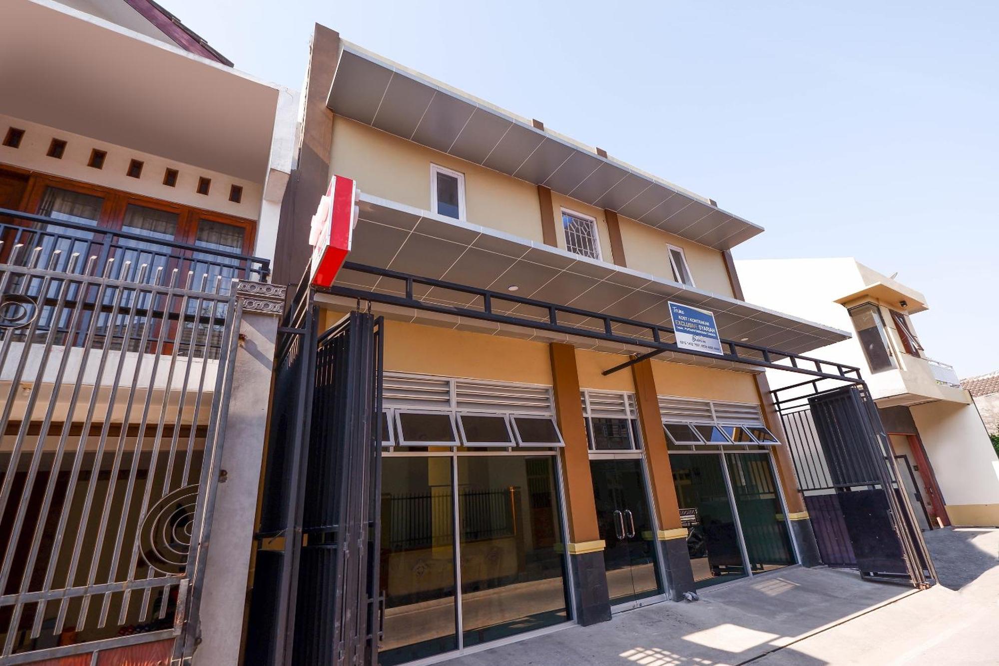Hotel Super Oyo 1506 Shabrina 2 Syariah Solo Exterior foto