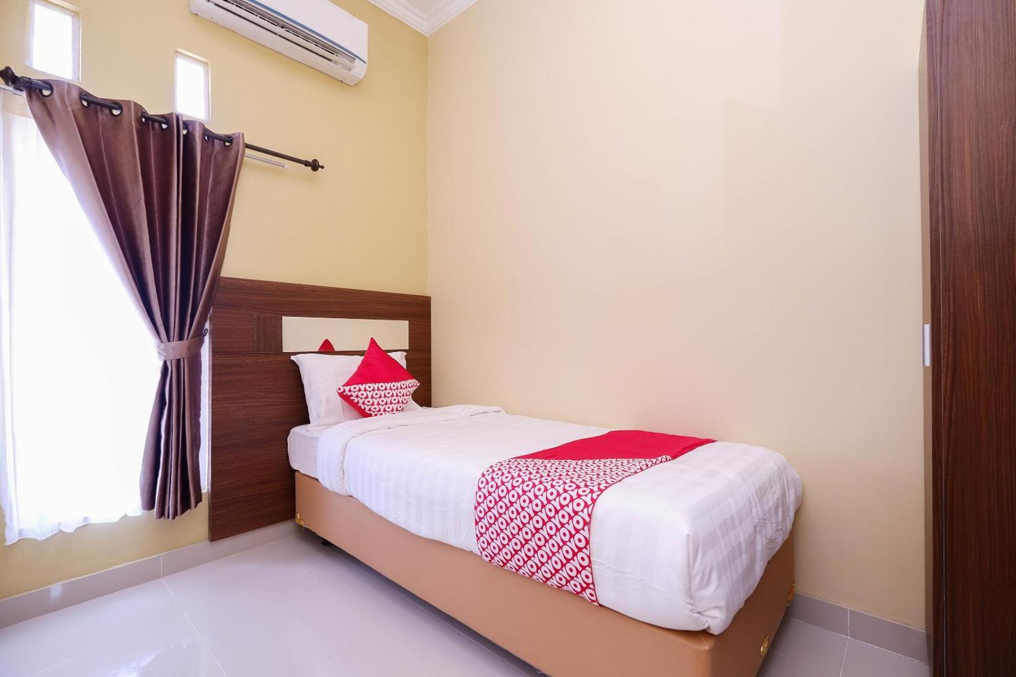Hotel Super Oyo 1506 Shabrina 2 Syariah Solo Exterior foto