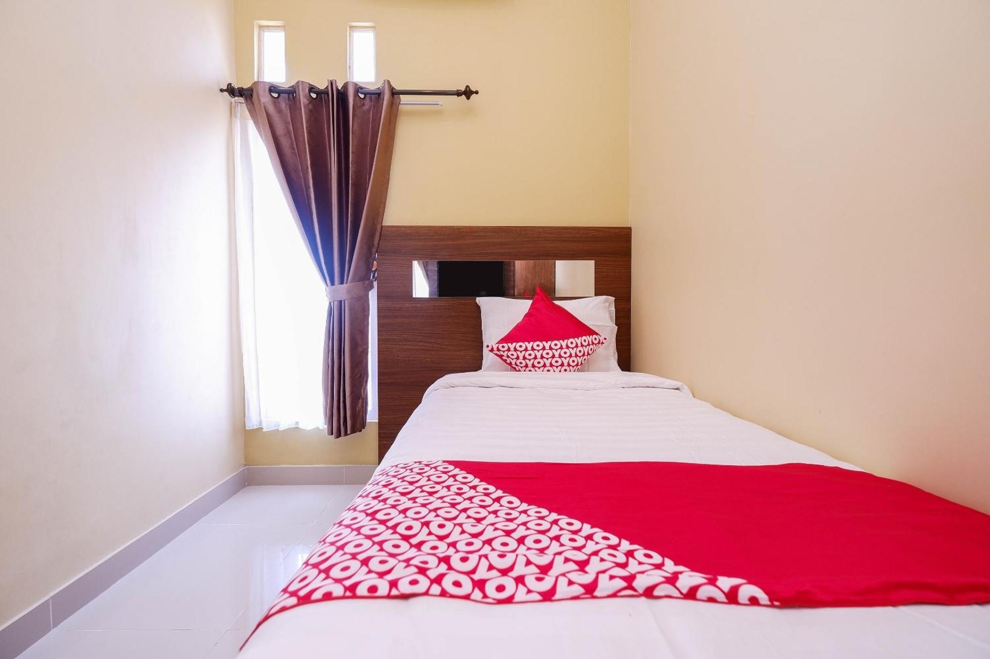 Hotel Super Oyo 1506 Shabrina 2 Syariah Solo Exterior foto