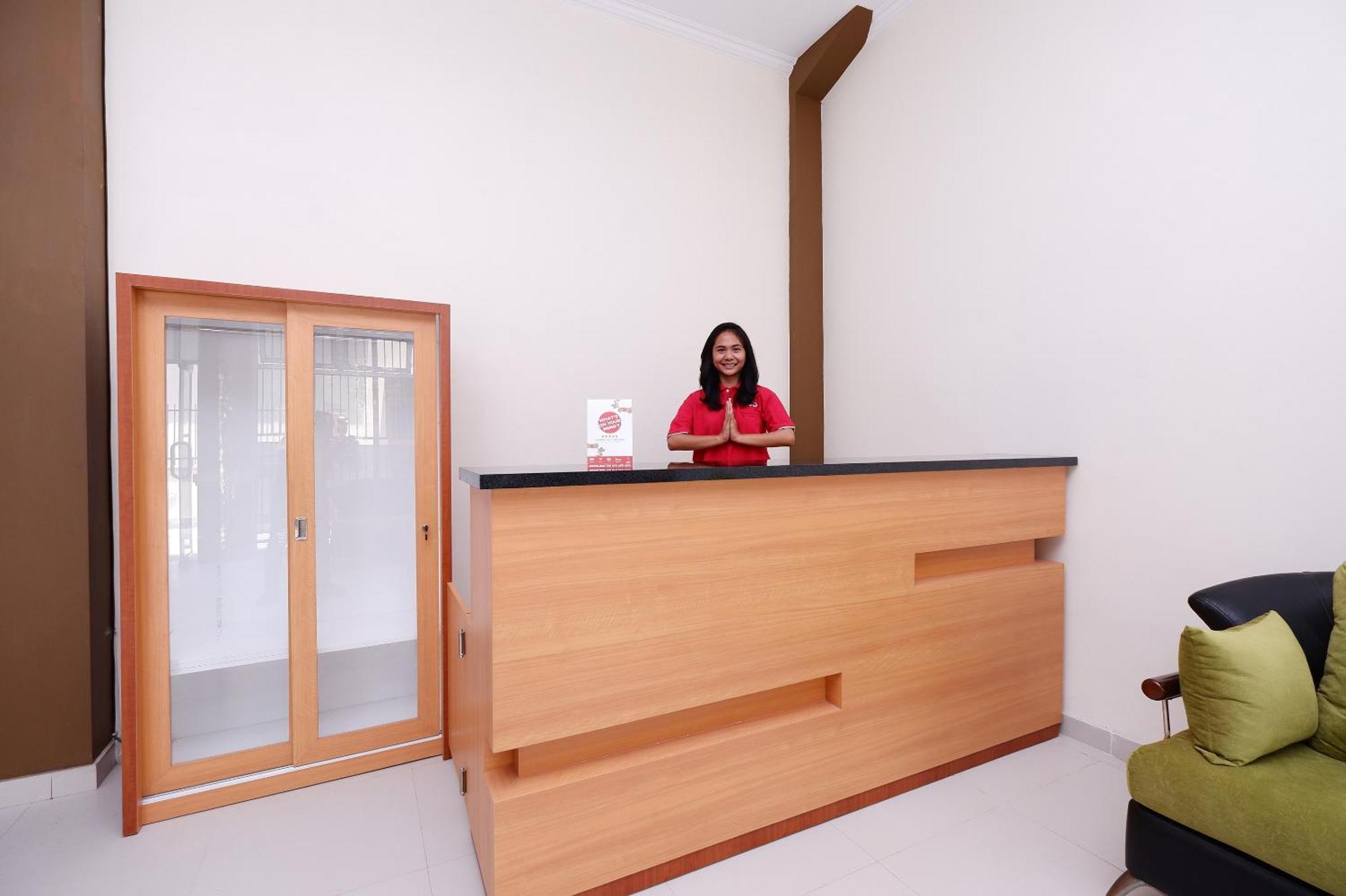 Hotel Super Oyo 1506 Shabrina 2 Syariah Solo Exterior foto
