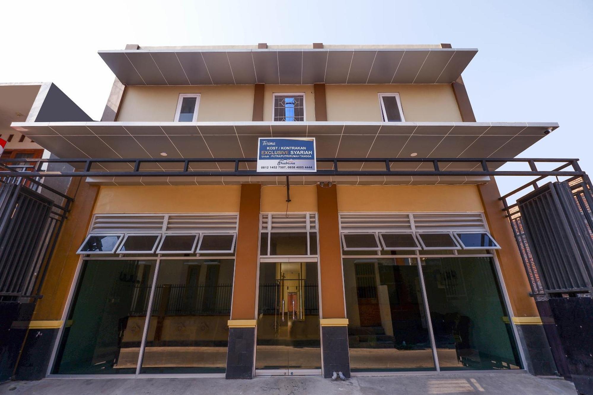 Hotel Super Oyo 1506 Shabrina 2 Syariah Solo Exterior foto