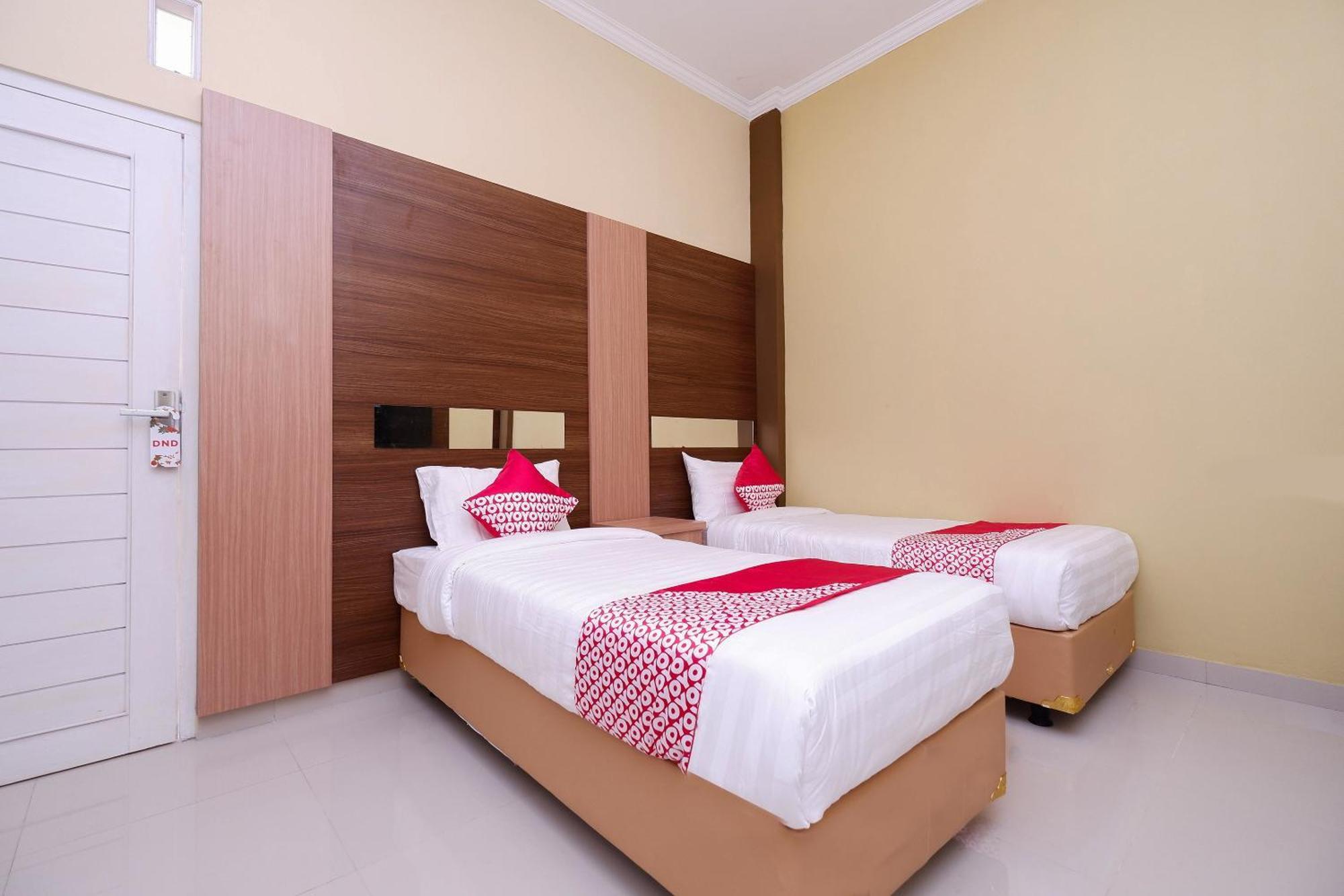 Hotel Super Oyo 1506 Shabrina 2 Syariah Solo Exterior foto